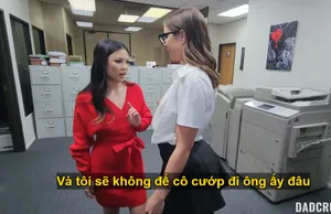 Anh trai lợi dụng chén cô em họ say xỉn thất tình